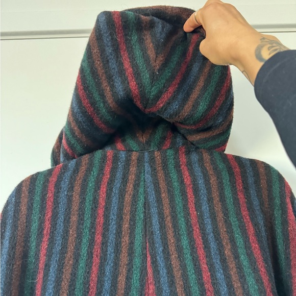 Vintage 100% wool cape with large hood! - Picture 7 of 7